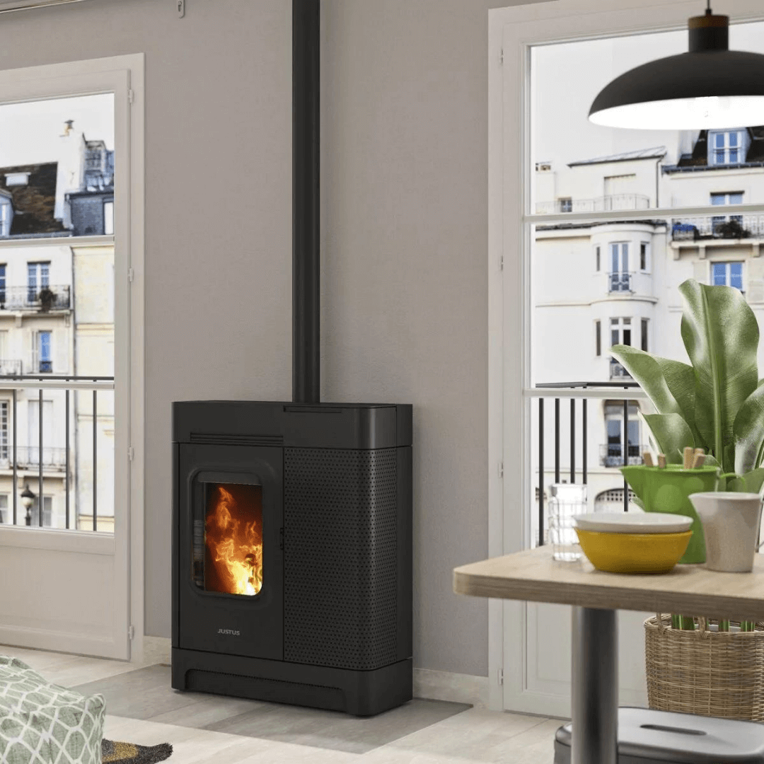 raumluftunabhängiger Pelletofet in Schwarz