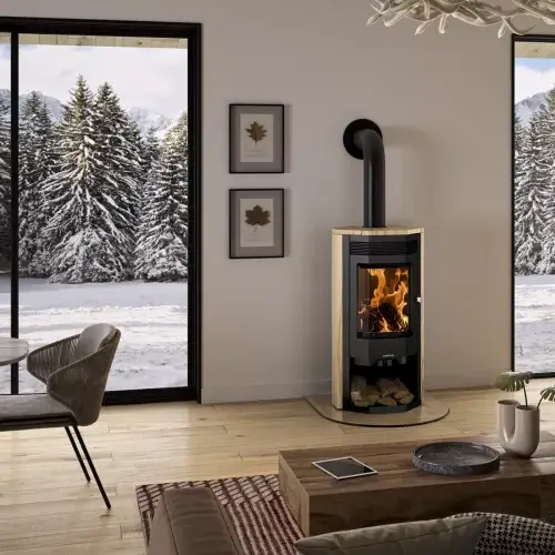 Durchsichtige Bodenplatte mit Abrundung auf der ein Justus Kaminofen steht.