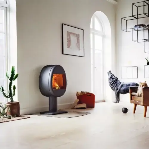 Eiförmiger Kaminofen-SCAN aus Edelstal in Schwarz.