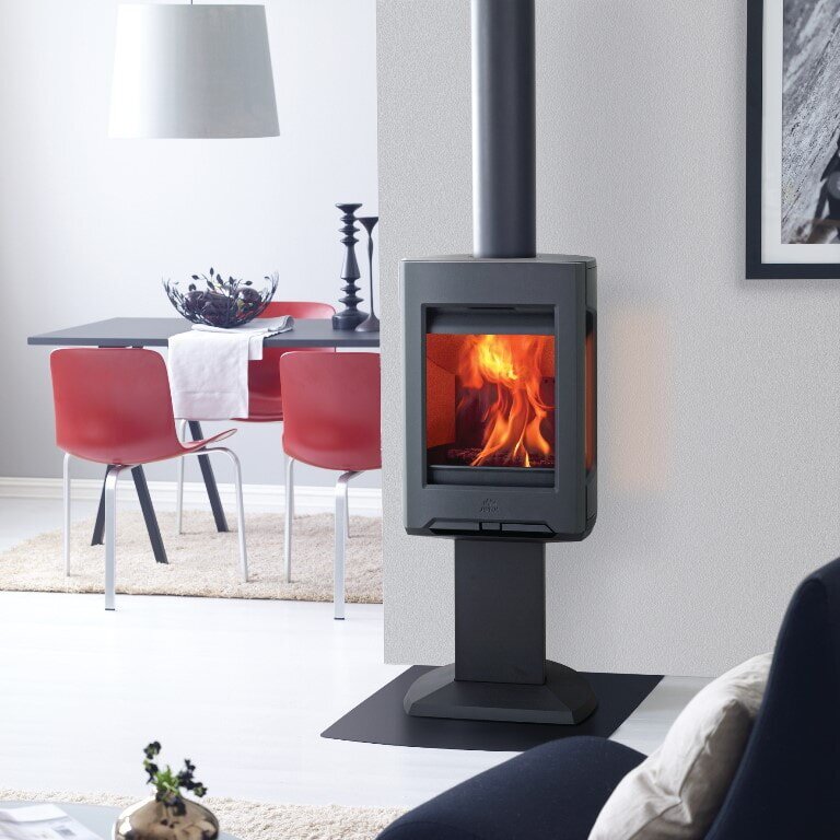 Kaminofen Gussofen Jotul F 167 Säulenfuß mit Seitenfenstern - 5 kW - schwarz lackiert (BP)