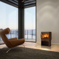 Kaminofen Gussofen Jotul F 305 B R (Hitzeschutzplatte) mit Sockel - 7 kW - schwarz lackiert (BP)