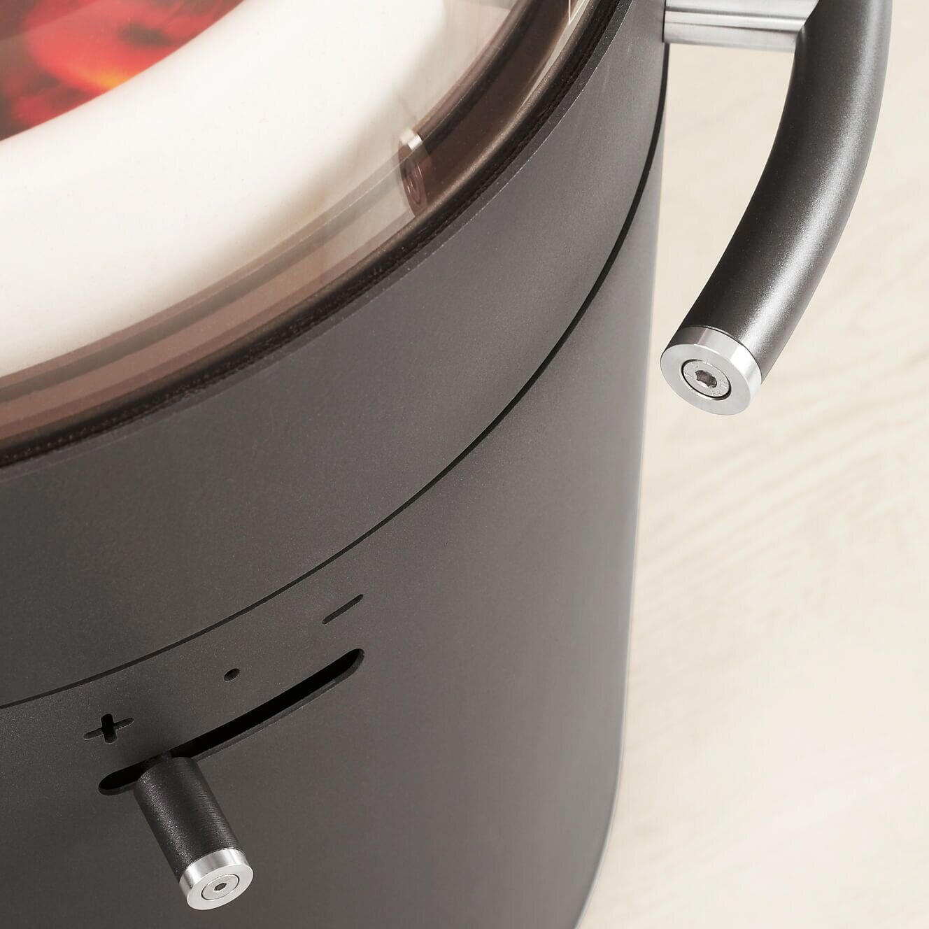 Kaminofen Austroflamm Tower Xtra 2.0 - 4 kW - Gussgrau (Wärmespeicherung)