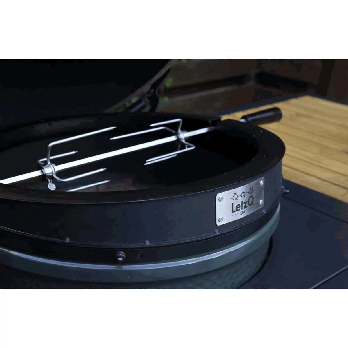 Big Green Egg - elektrischer Drehspieß/ Rotisserie LetzQ für Medium