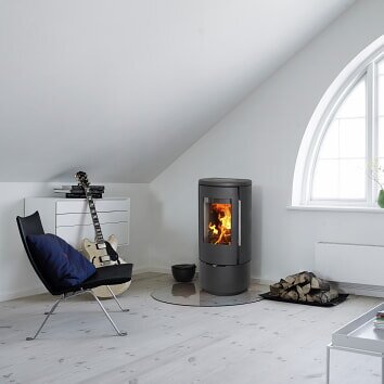 Kaminofen Morsoe 7340 mit glattem Sockel - 4,3 kW