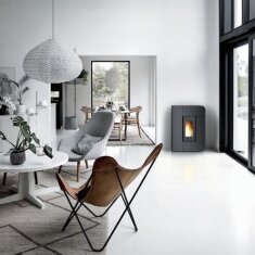 Eckiger Pelletofen MCZ Amy Air - 6 kW, grau