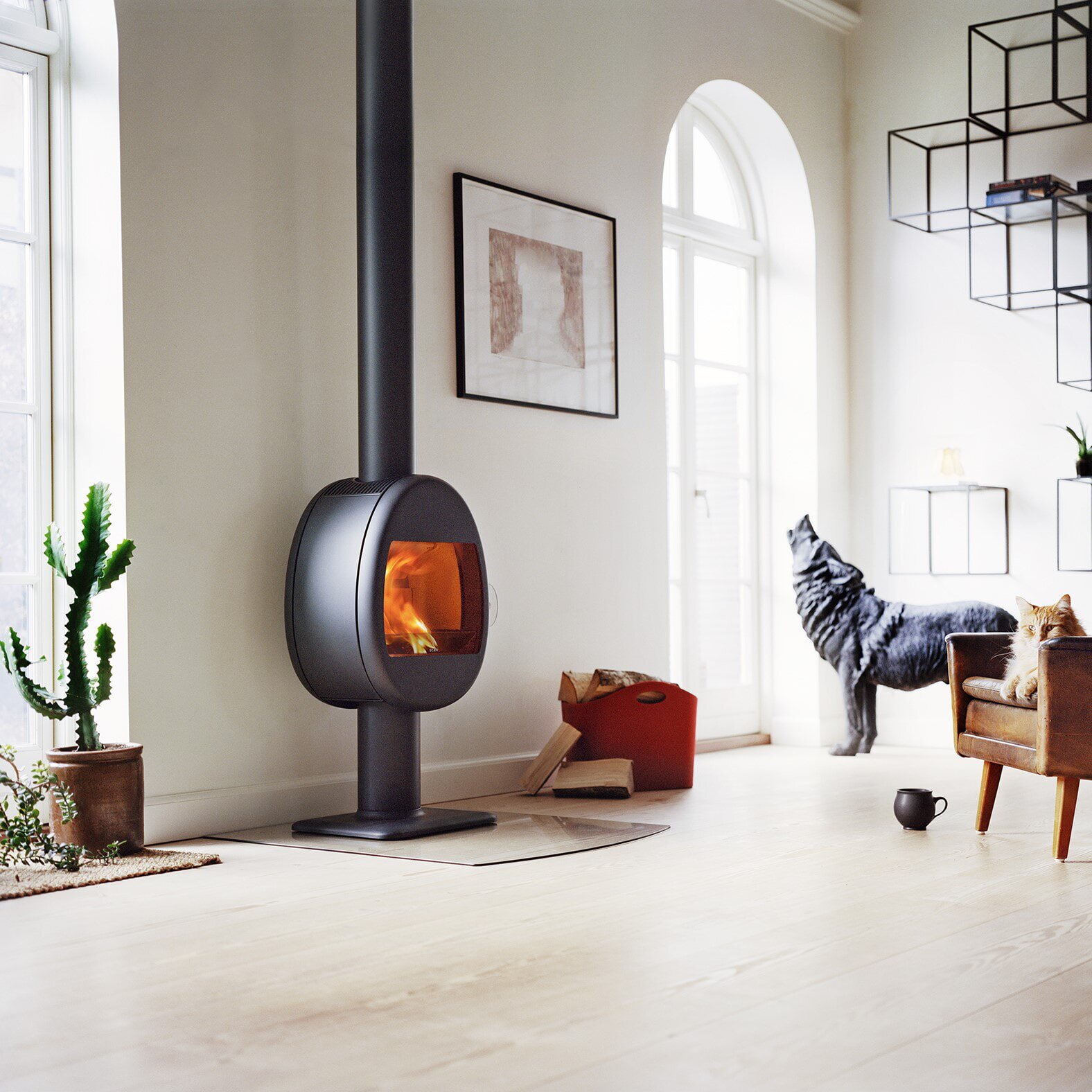 Kaminofen SCAN 66-2 mit Säule (Pedestal) - 5 kW - Schwarz