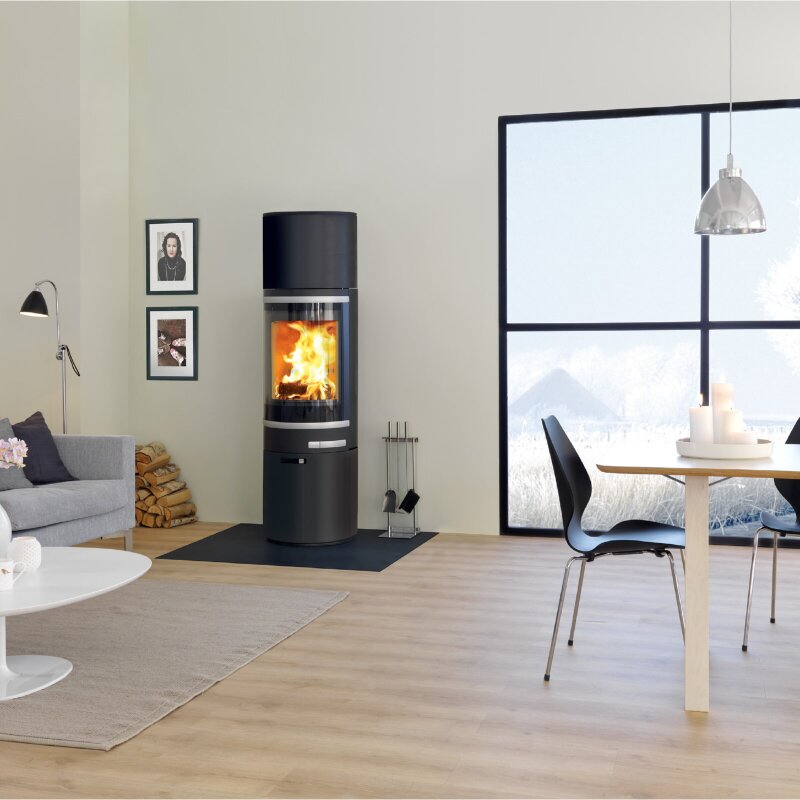 Kaminofen SCAN 85-4 Maxi mit hohem Sockel und hohem Top, Griffe und Leisten Alu - 8 kW