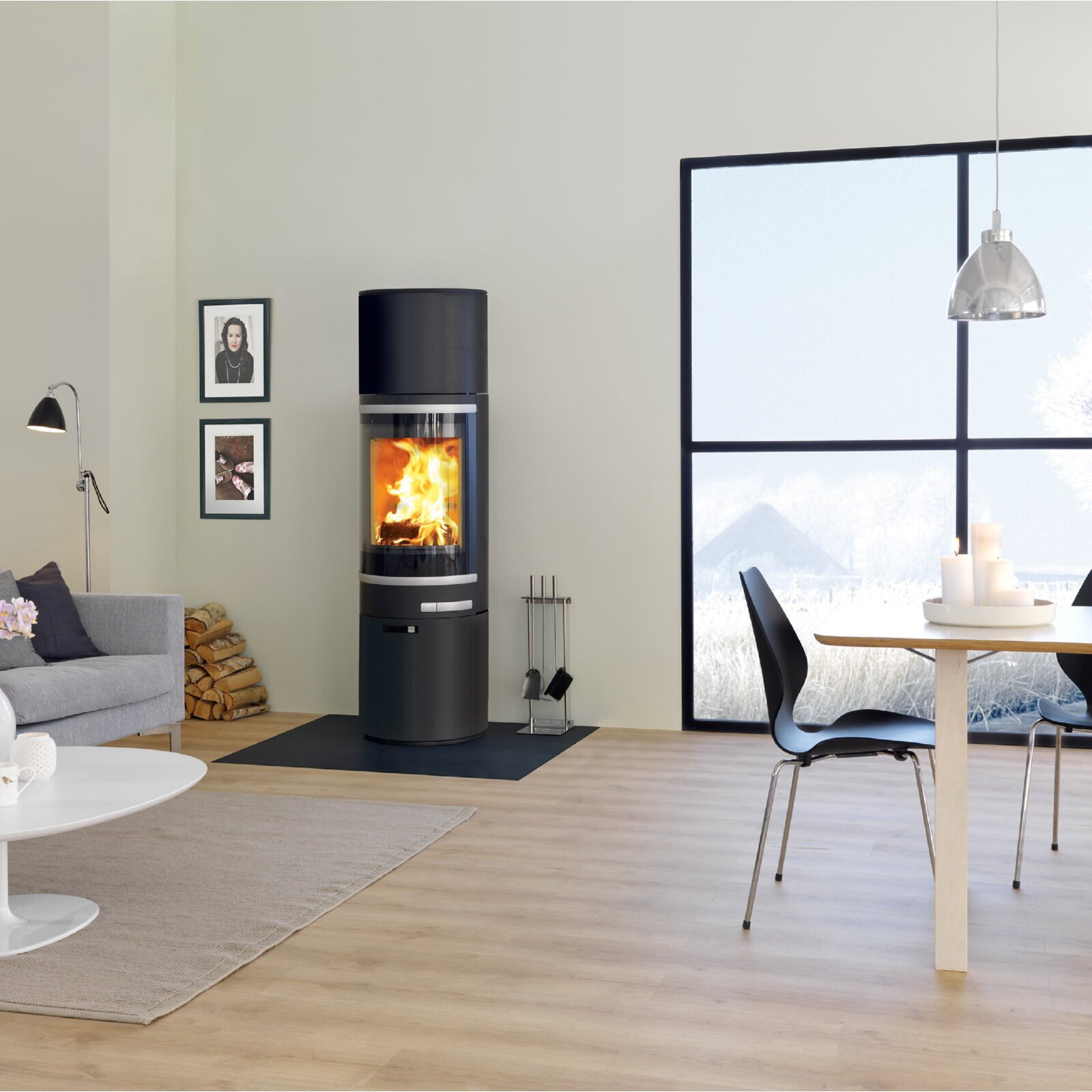 Kaminofen SCAN 85-4 Maxi mit hohem Sockel und hohem Top, Griffe und Leisten Alu - 8 kW