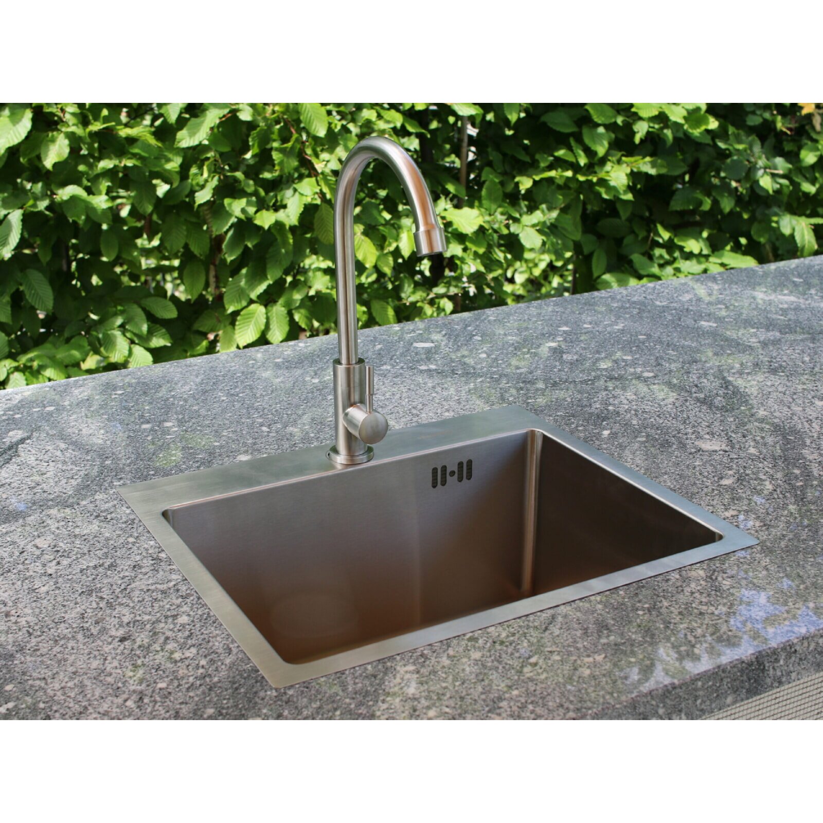 Vivandio Outdoor Spüle MA mit Kaltwasserarmatur (460 x 210 x 370 mm)