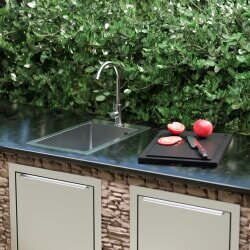 Vivandio Outdoor Spüle MB mit Kaltwasserarmatur für Gartenschlauch (310 x 210 x 520 mm)