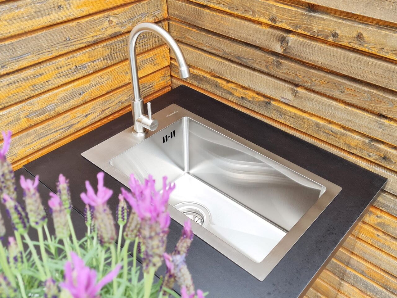 Vivandio Outdoor Spüle MB mit Kaltwasserarmatur für Gartenschlauch (310 x 210 x 520 mm)