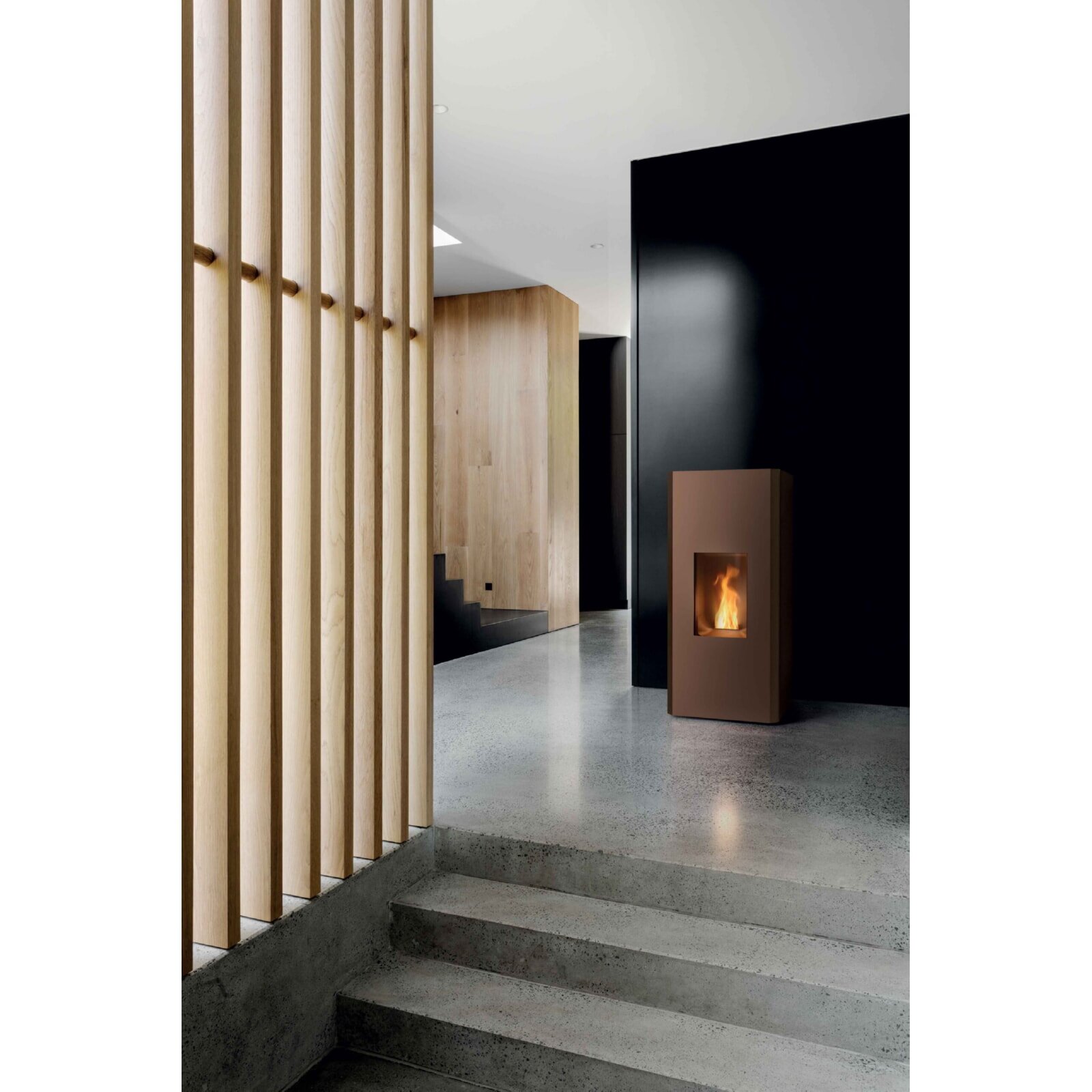 Pelletofen MCZ MAKO Comfort Air Matic 8 Core R (Anschluss hinten) kanalisierbar - Maestro+ - 8 kW