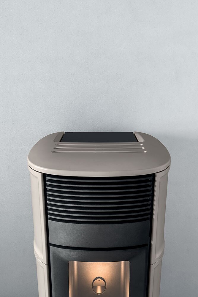 Pelletofen MCZ SUITE Comfort Air Matic 12 CORE R (Anschluss hinten) kanalisierbar - Maestro+ - 12 KW