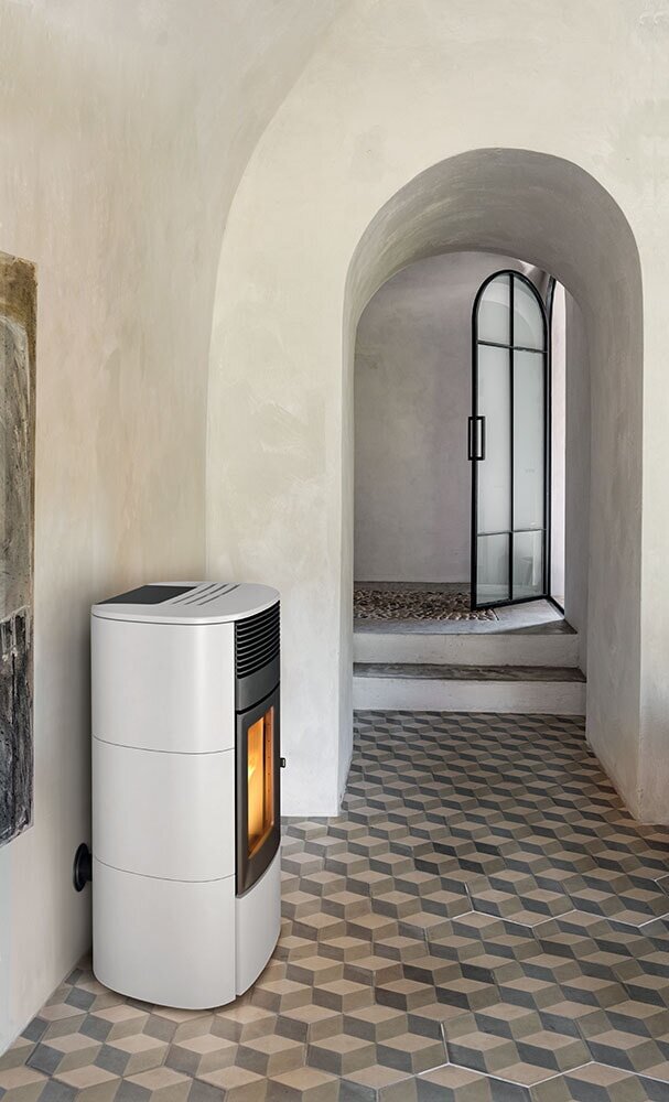 Pelletofen MCZ CLUB Comfort Air Matic 14 CORE R (Anschluss hinten) kanalisierbar - Maestro+ - 14 KW