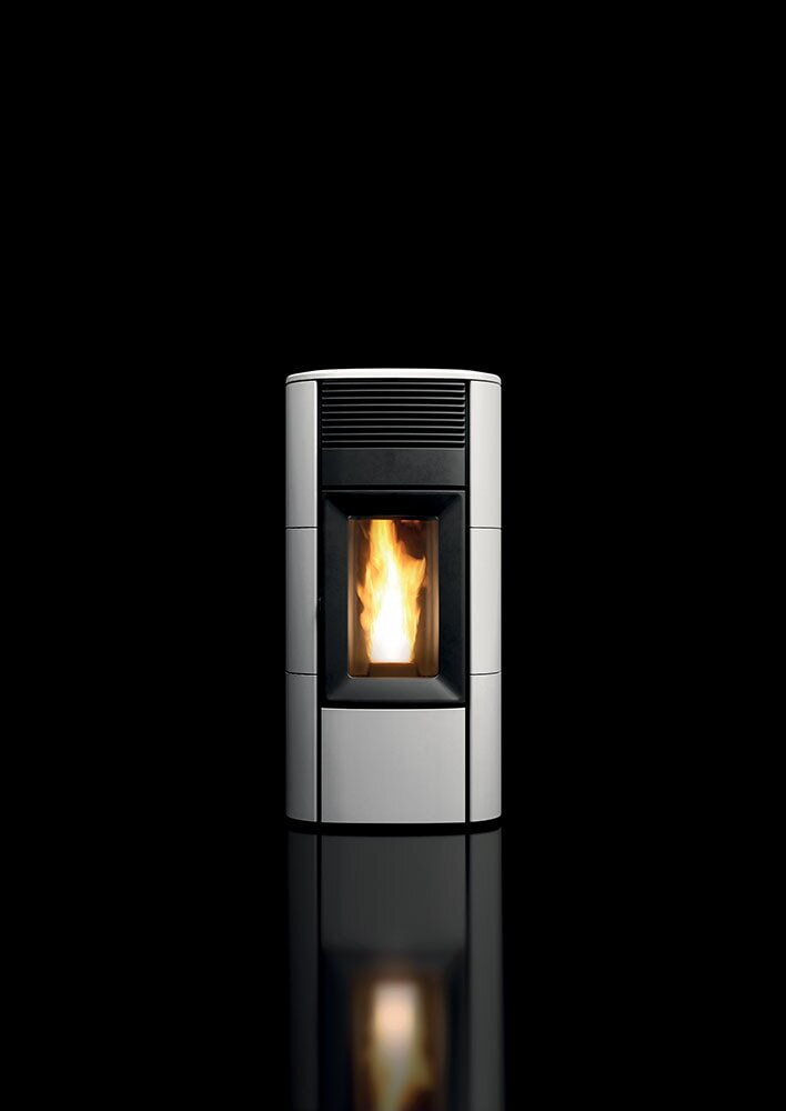 Pelletofen MCZ CLUB Comfort Air Matic 14 CORE R (Anschluss hinten) kanalisierbar - Maestro+ - 14 KW