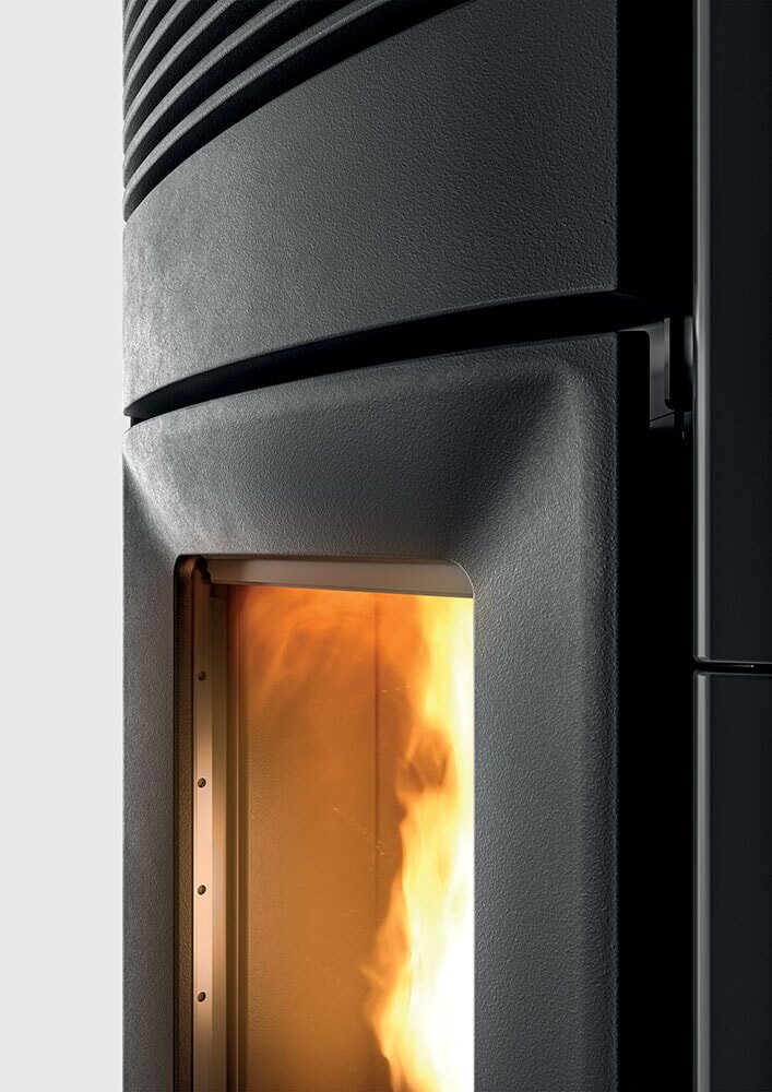 Pelletofen MCZ CLUB Comfort Air Matic 14 CORE R (Anschluss hinten) kanalisierbar - Maestro+ - 14 KW