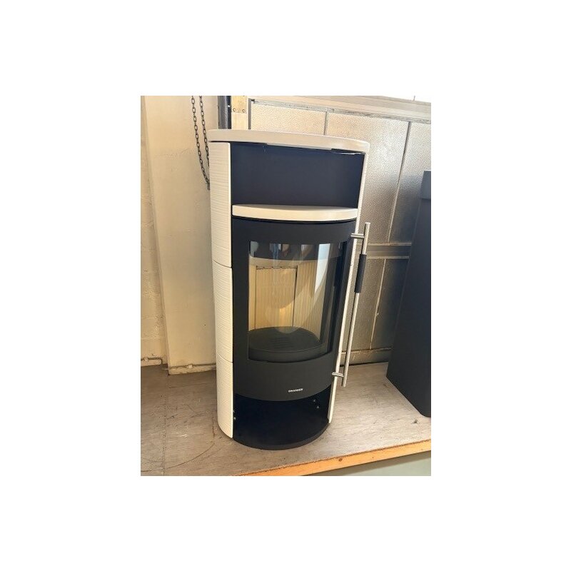 Kaminofen Oranier Polar Neo 6 - 6,5 kW - Stahl Schwarz - Verkleidung Keramik Seidenweiß Lines - AUSSTELLUNGSSTÜCK