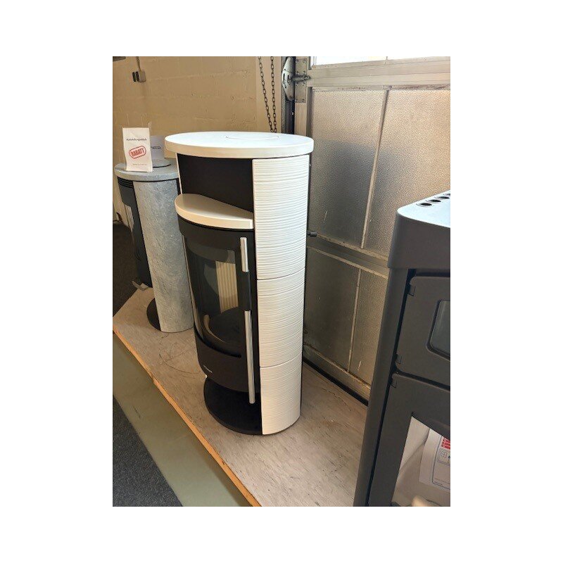 Kaminofen Oranier Polar Neo 6 - 6,5 kW - Stahl Schwarz - Verkleidung Keramik Seidenweiß Lines - AUSSTELLUNGSSTÜCK