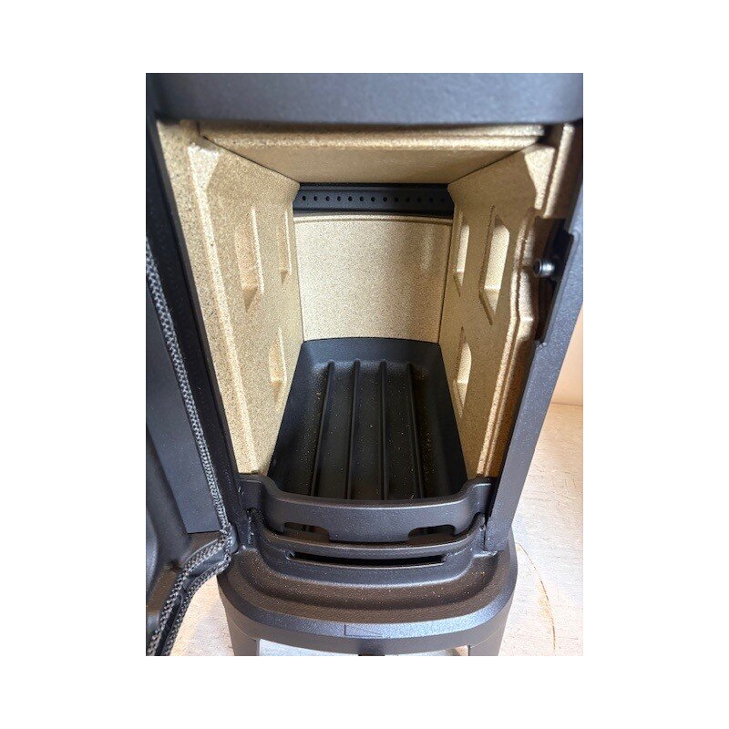 Kaminofen Dovre Saga 107 mit Kochplatte - 7 kW - Schwarz lackiert - AUSSTELLUNGSSTÜCK