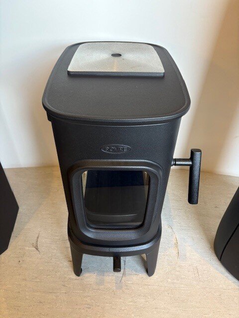 Kaminofen Dovre Saga 107 mit Kochplatte - 7 kW - Schwarz lackiert - AUSSTELLUNGSSTÜCK