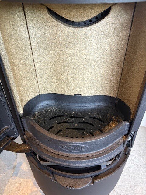 Kaminofen Dovre Bold 400 - 7 kW - Schwarz lackiert - Bauart 1 - AUSSTELLUNGSSTÜCK