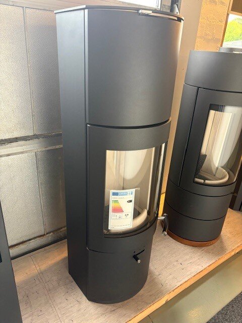 Kaminofen Austroflamm Tower Xtra 2.0 - 4 kW - Gussgrau (Wärmespeicherung) - AUSSTELLUNGSSTÜCK