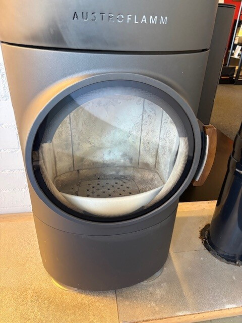 Kaminofen Austroflamm Clou Xtra 2.0 (Wärmespeicherung) - 8 kW - AUSSTELLUNGSSTÜCK