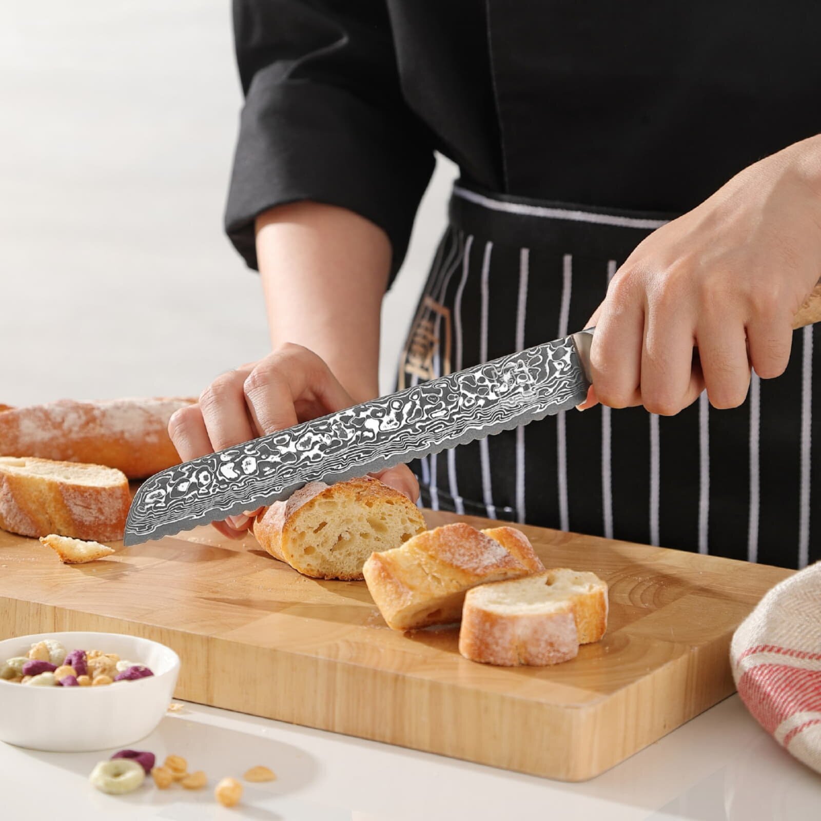 Zayiko Kinone - Brotmesser mit Wellenschliff - Damastmesser aus schwarzem Stahl