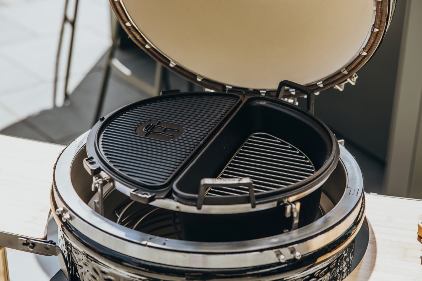 Keramikgrill Monolith Two.55 (Classic) Two-Smart-Flow Bundle inkl. Gestell & Blower, Schwarz