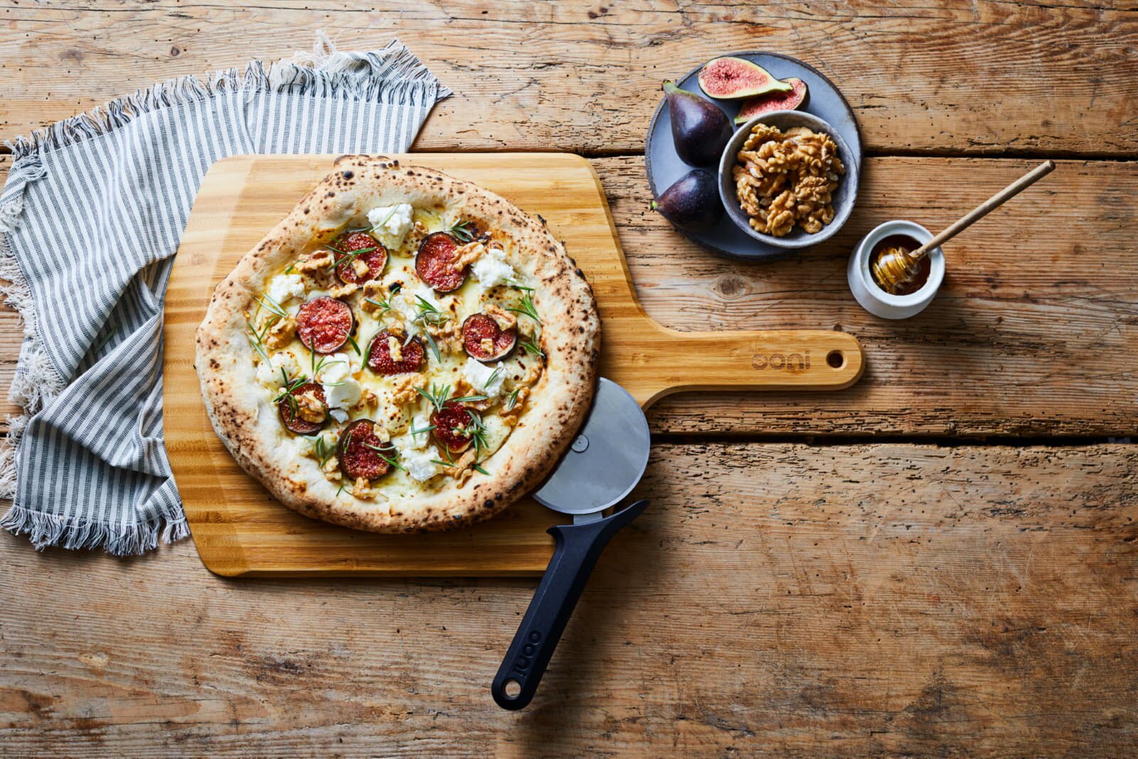 Ooni Pizzaschieber und Servierbrett aus Bambus - 30 cm