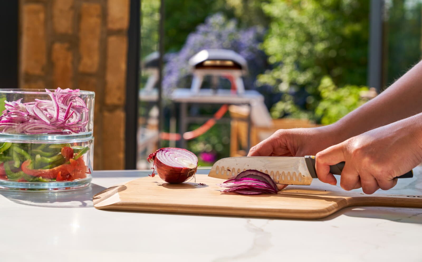 Ooni Pizzaschieber und Servierbrett aus Bambus - 30 cm