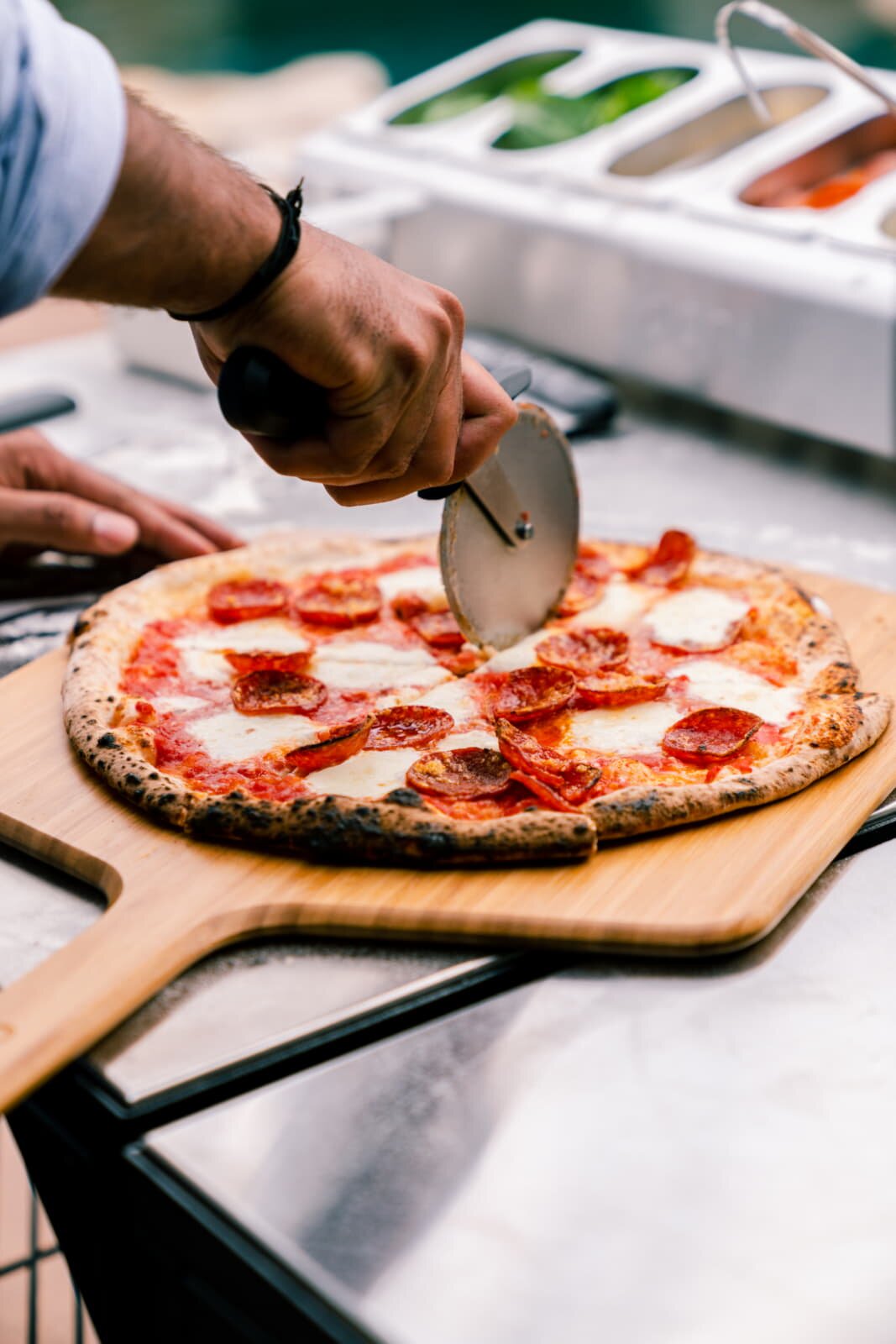 Ooni Pizzaschieber und Servierbrett aus Bambus - 35 cm