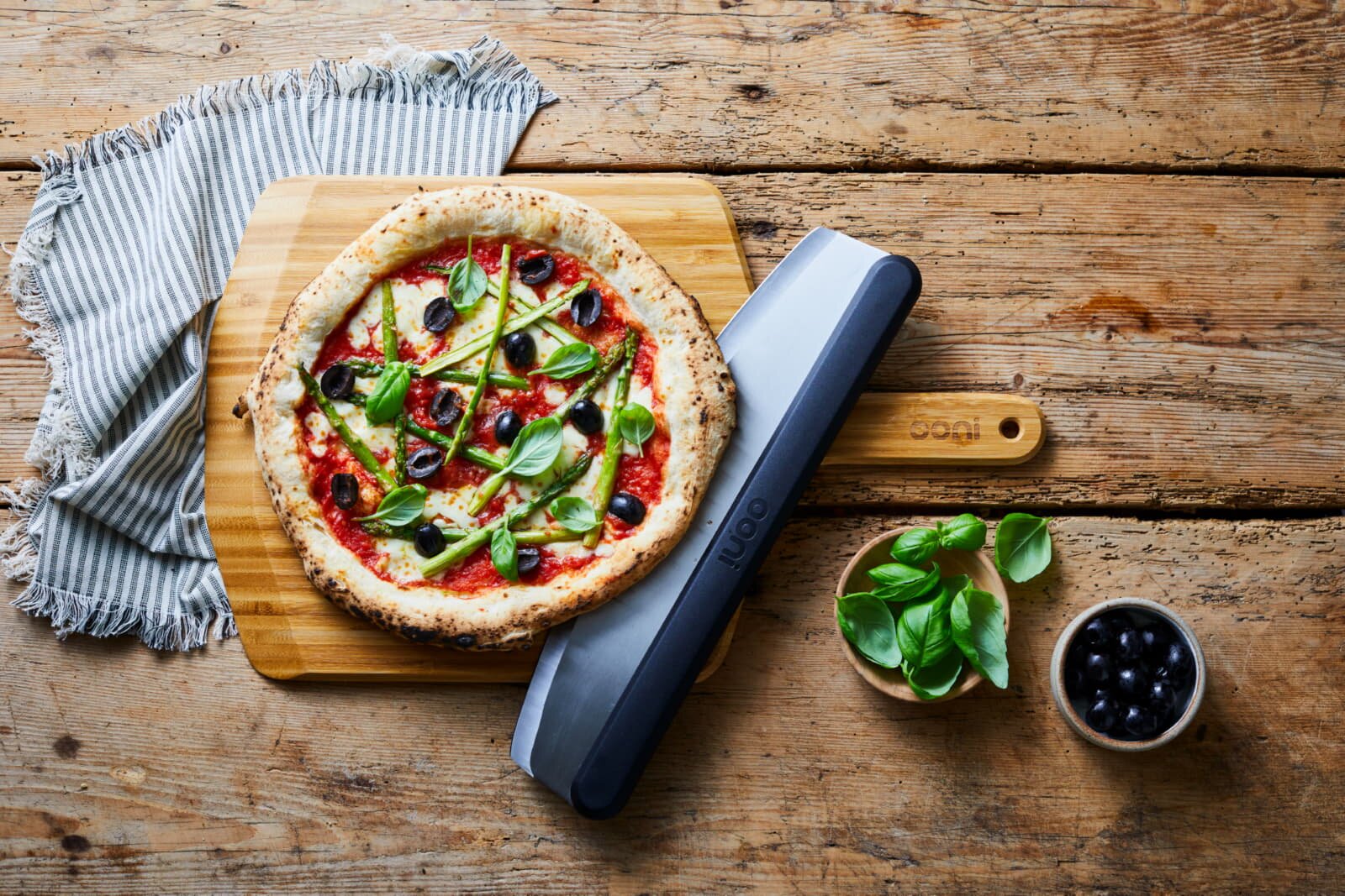 Ooni Pizzaschieber und Servierbrett aus Bambus - 40 cm