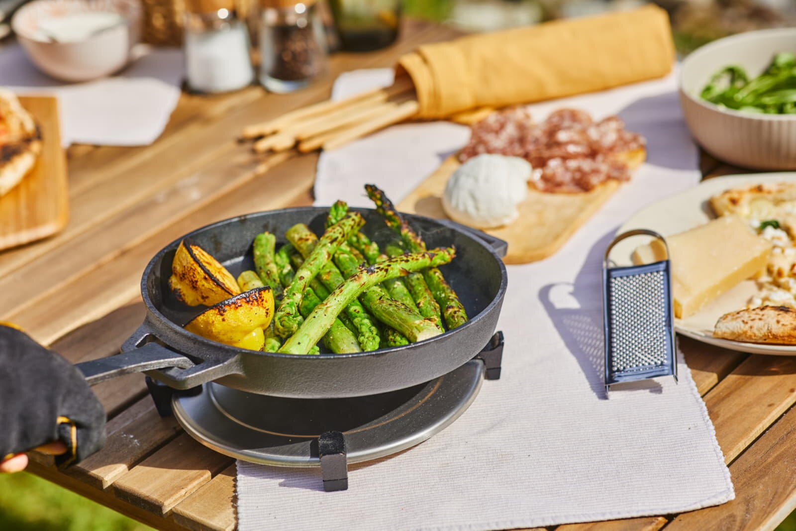 Ooni runde Gusseisenpfanne