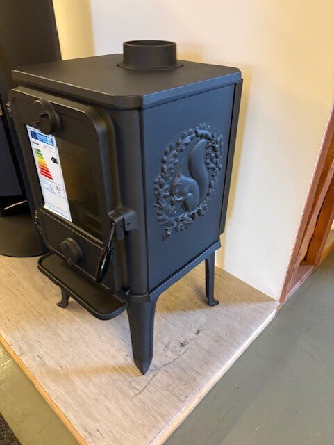 Kaminofen Gussofen Morsoe 1412 mit Eichhörnchen - 5 kW - AUSSTELLUNGSSTÜCK