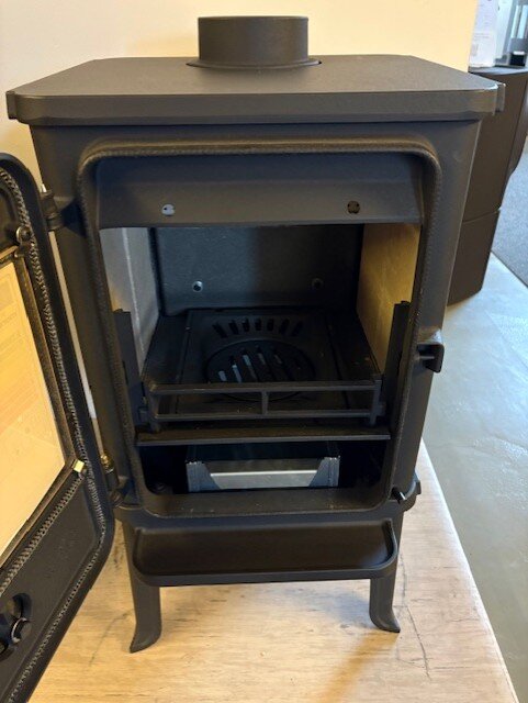 Kaminofen Gussofen Morsoe 1412 mit Eichhörnchen - 5 kW - AUSSTELLUNGSSTÜCK