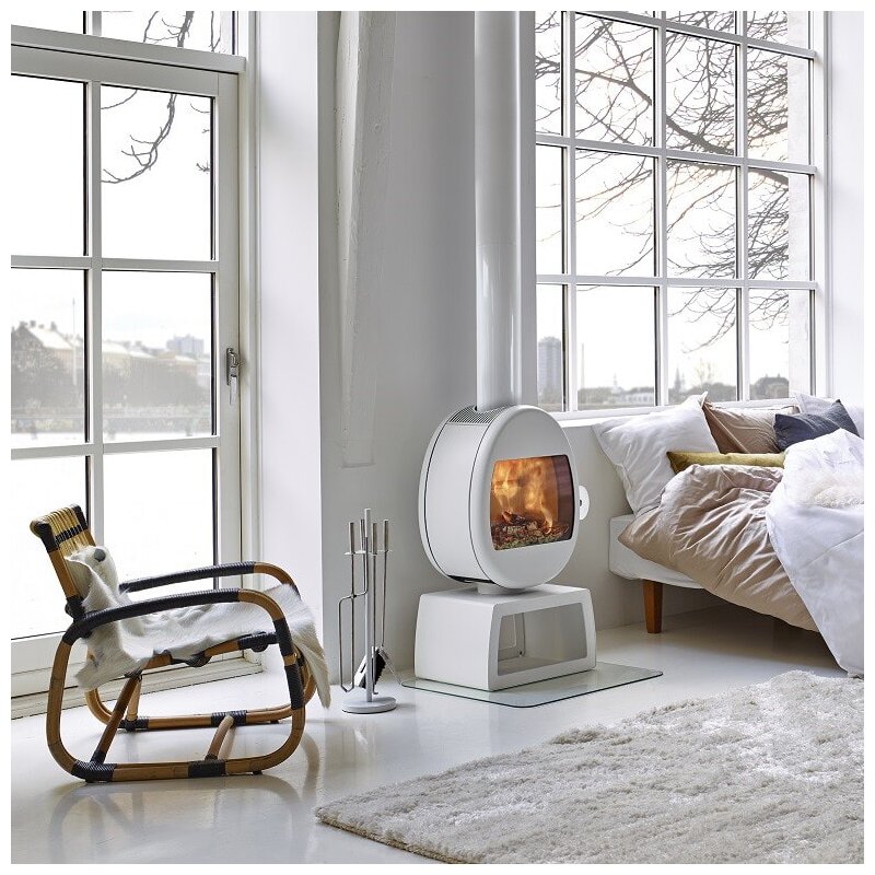 Kaminofen SCAN 66-4 mit eckigem Sockel (Plinth), weiß - 5 kW - AUSSTELLUNGSSTÜCK