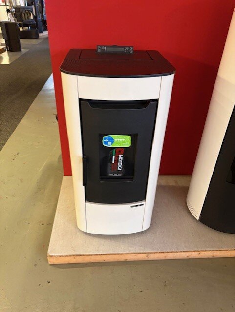 Pelletofen La Nordica Extraflame Prestige Line - Sabry  - 7 kW - Elfenbein - AUSSTELLUNGSSTÜCK