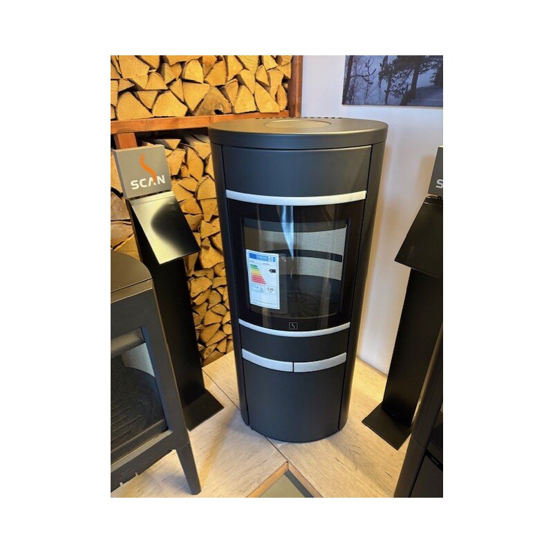 Kaminofen SCAN 68-14 mit langen Stahlseiten, Griffe und Leisten Aluminium - 5,5 kW - Schwarz - AUSSTELLUNGSSTÜCK