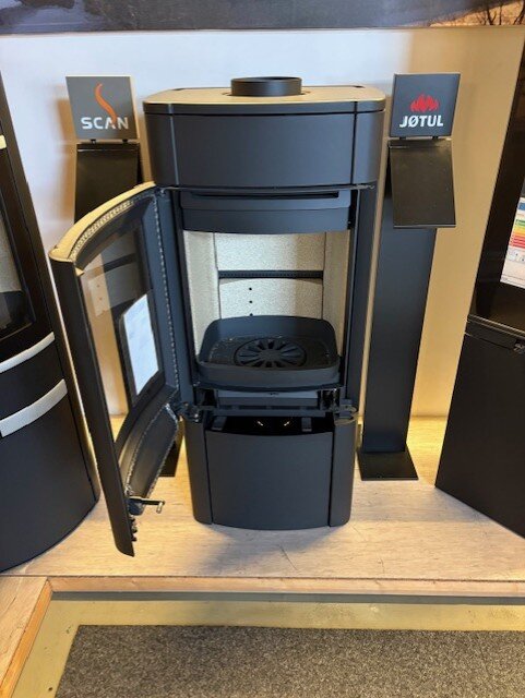 Kaminofen SCAN 65-1 Stahlmodell ohne Seitenfenster - 6 kW - Schwarz - AUSSTELLUNGSSTÜCK