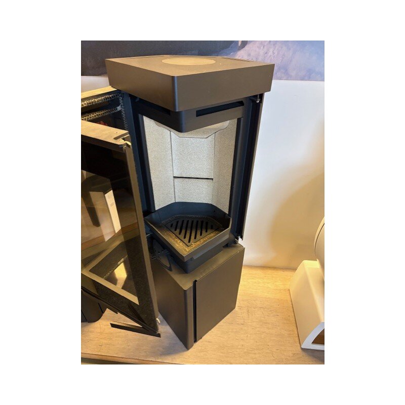 Kaminofen SCAN 80-2 - Sockel mit Tür - 6 kW - Schwarz - AUSSTELLUNGSSTÜCK