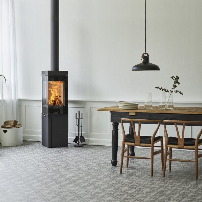 Kaminofen SCAN 80-2 - Sockel mit Tür - 6 kW - Schwarz - AUSSTELLUNGSSTÜCK