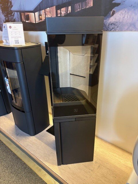 Kaminofen SCAN 80-2 - Sockel mit Tür - 6 kW - Schwarz - AUSSTELLUNGSSTÜCK