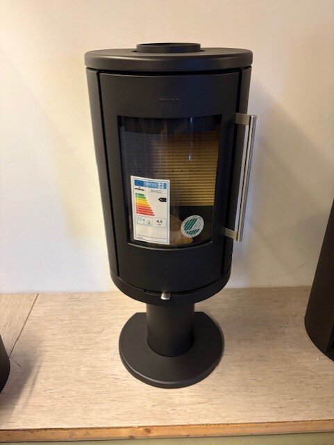 Kaminofen Morsoe 7349 auf hohem Säulenpodest - 4,3 kW - ohne DIBt- Prüfung - AUSSTELLUNGSSTÜCK