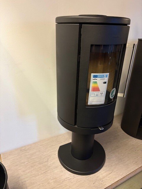 Kaminofen Morsoe 7349 auf hohem Säulenpodest - 4,3 kW - ohne DIBt- Prüfung - AUSSTELLUNGSSTÜCK