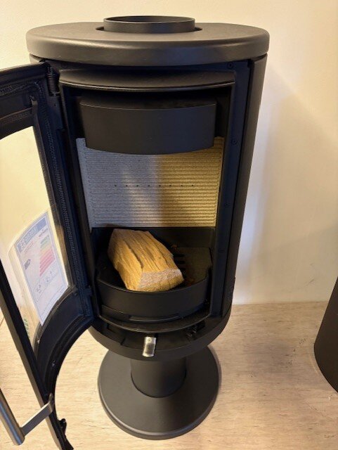 Kaminofen Morsoe 7349 auf hohem Säulenpodest - 4,3 kW - ohne DIBt- Prüfung - AUSSTELLUNGSSTÜCK