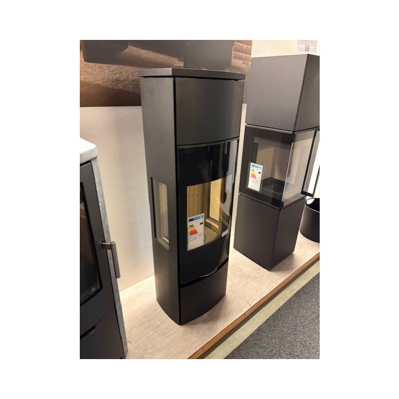 Kaminofen Jydepejsen Bella high mit Seitenfenster - 5 kW - Schwarz - AUSSTELLUNGSSTÜCK