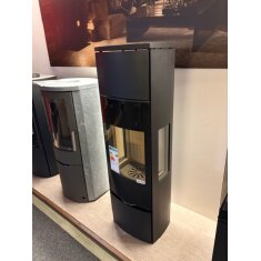 Kaminofen Jydepejsen Bella high mit Seitenfenster - 5 kW - Schwarz - AUSSTELLUNGSST&Uuml;CK