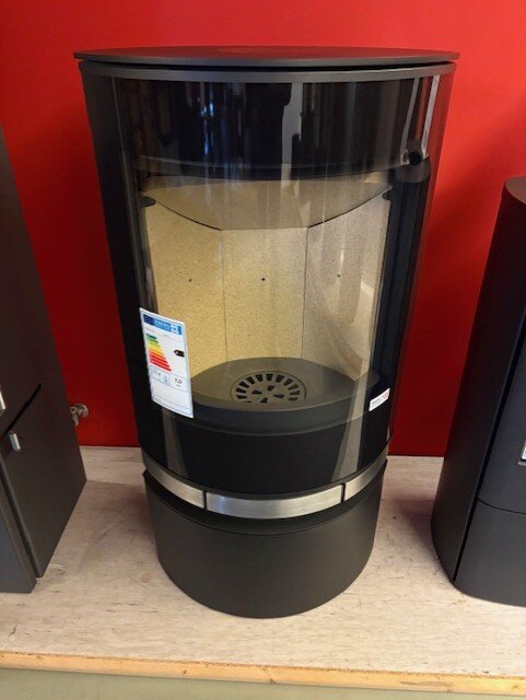 Kaminofen Jydepejsen Elegance Classic - 7 kW - Schwarz, Griffe Edelstahl - AUSSTELLUNGSSTÜCK