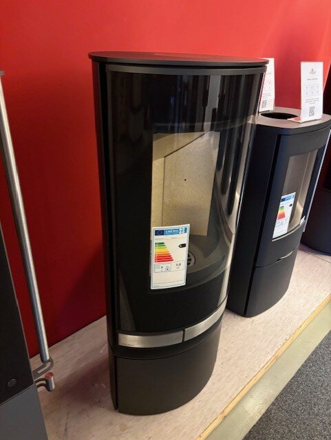 Kaminofen Jydepejsen Elegance Classic - 7 kW - Schwarz, Griffe Edelstahl - AUSSTELLUNGSSTÜCK